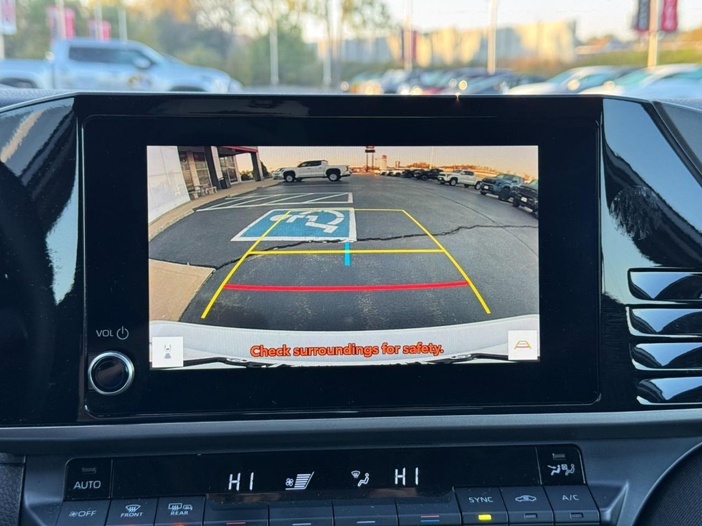 Toyota Camry Vehicle Full-screen Gallery Image 26