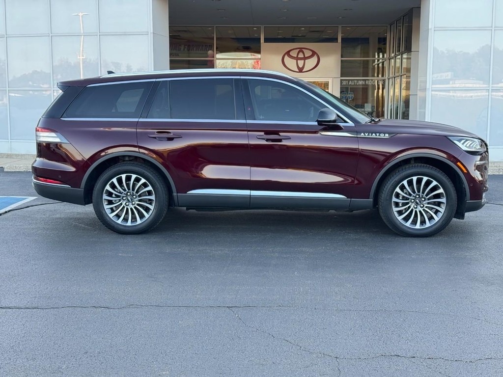 Lincoln Aviator Vehicle Full-screen Gallery Image 02