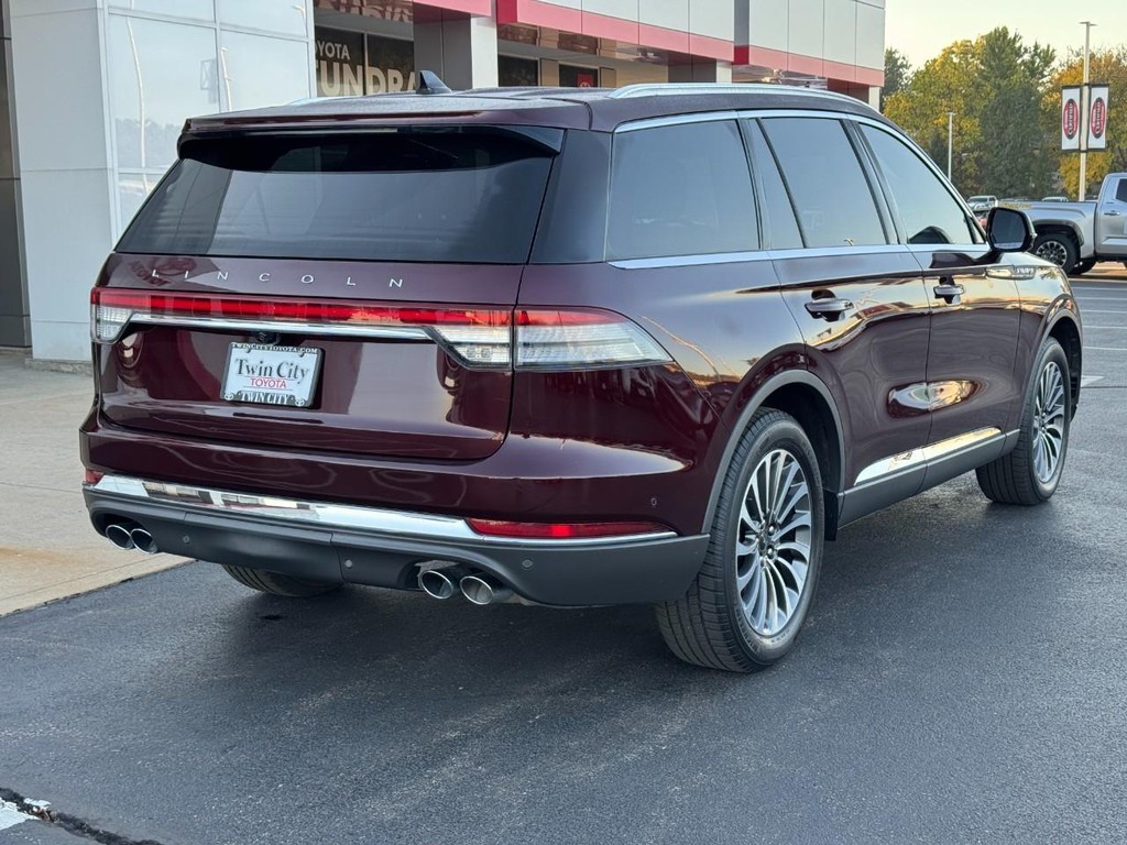 Lincoln Aviator Vehicle Full-screen Gallery Image 04