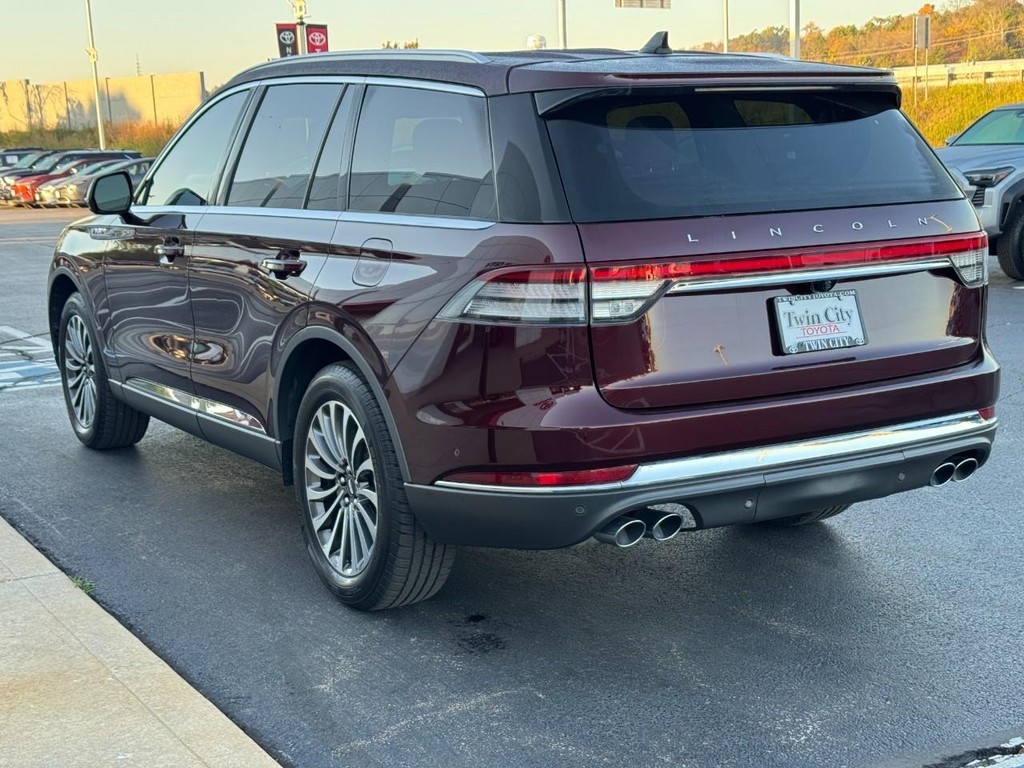Lincoln Aviator Vehicle Full-screen Gallery Image 08