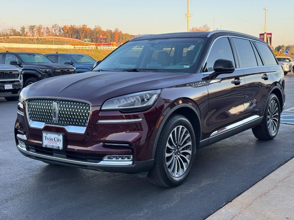 Lincoln Aviator Vehicle Full-screen Gallery Image 10
