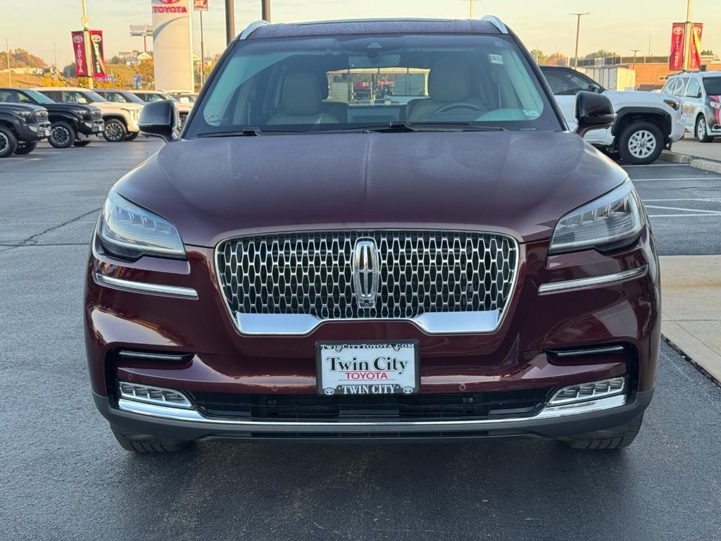 Lincoln Aviator Vehicle Full-screen Gallery Image 11