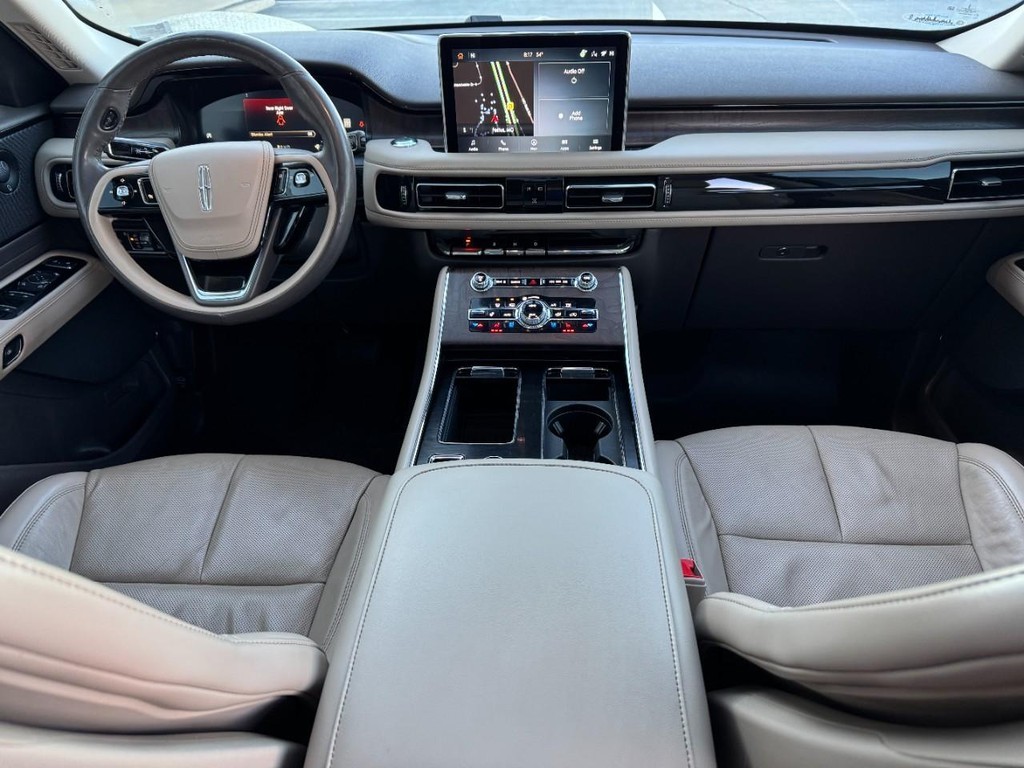 Lincoln Aviator Vehicle Full-screen Gallery Image 15