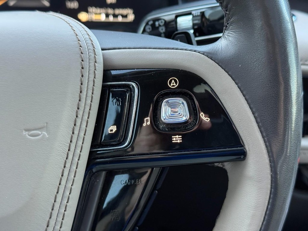 Lincoln Aviator Vehicle Full-screen Gallery Image 24