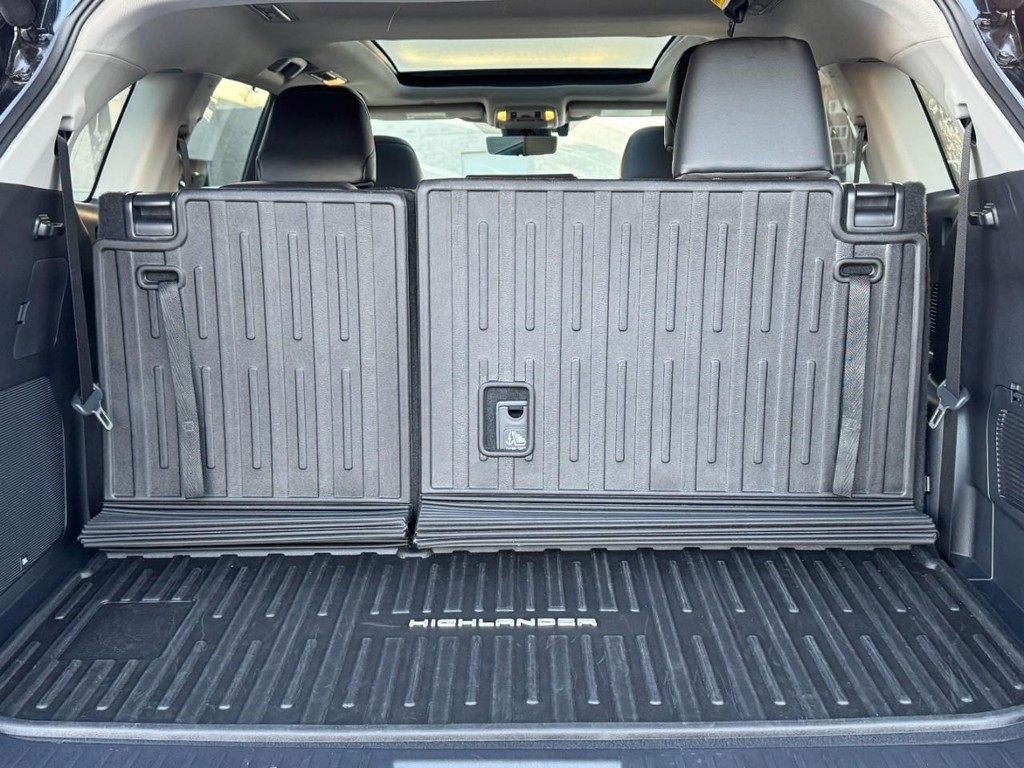 Toyota Highlander Vehicle Full-screen Gallery Image 08