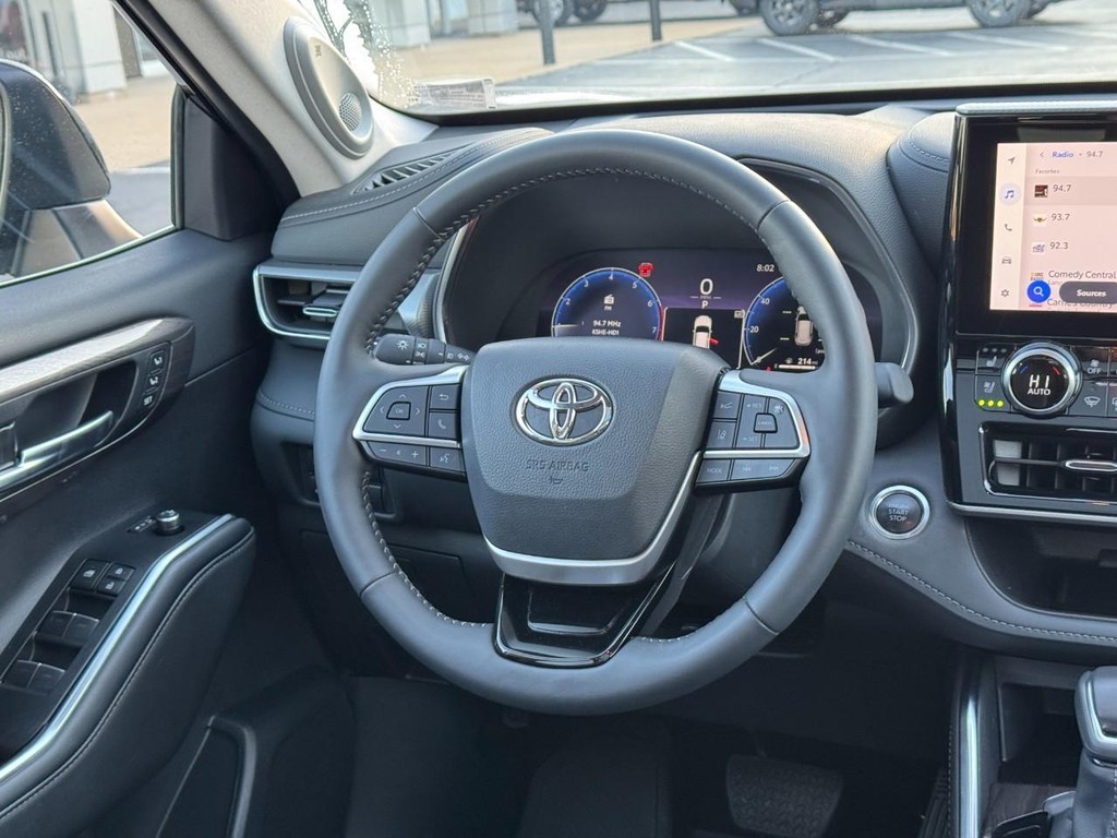 Toyota Highlander Vehicle Full-screen Gallery Image 17