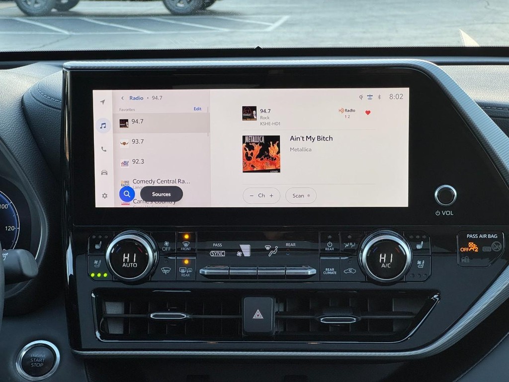 Toyota Highlander Vehicle Full-screen Gallery Image 18