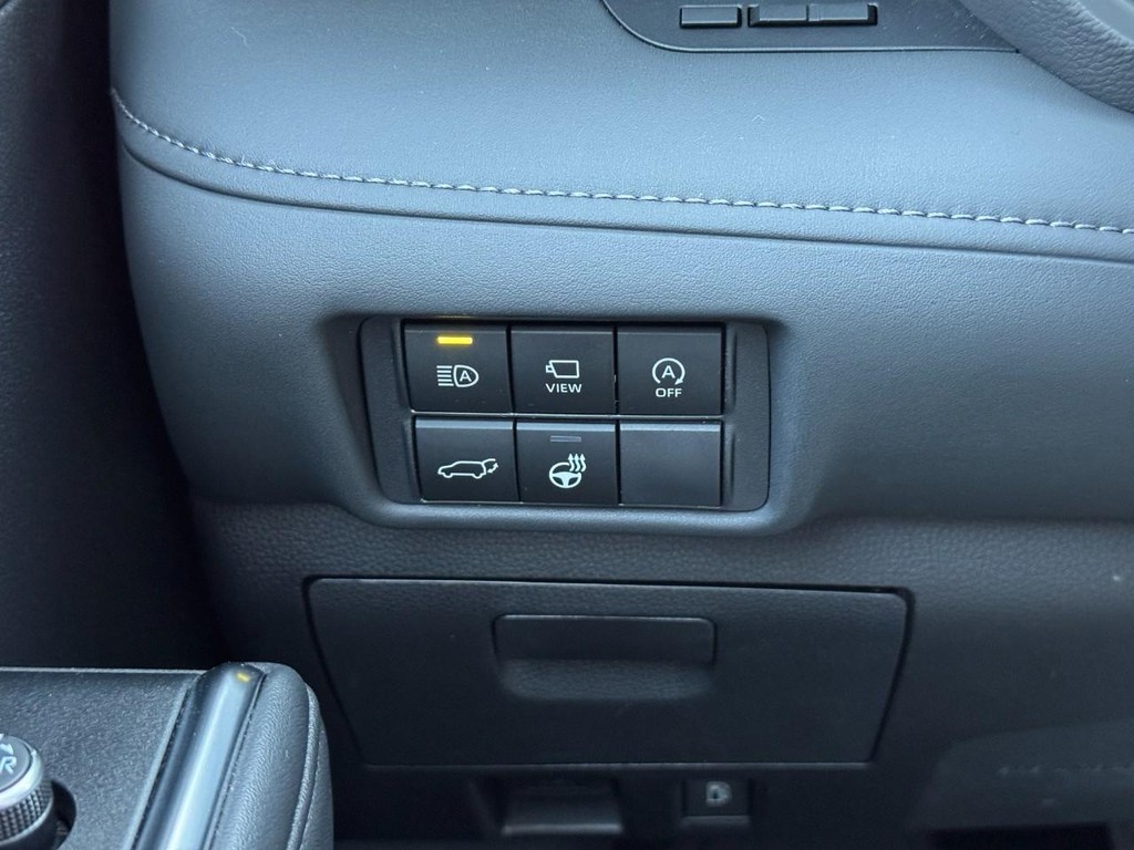 Toyota Highlander Vehicle Full-screen Gallery Image 23