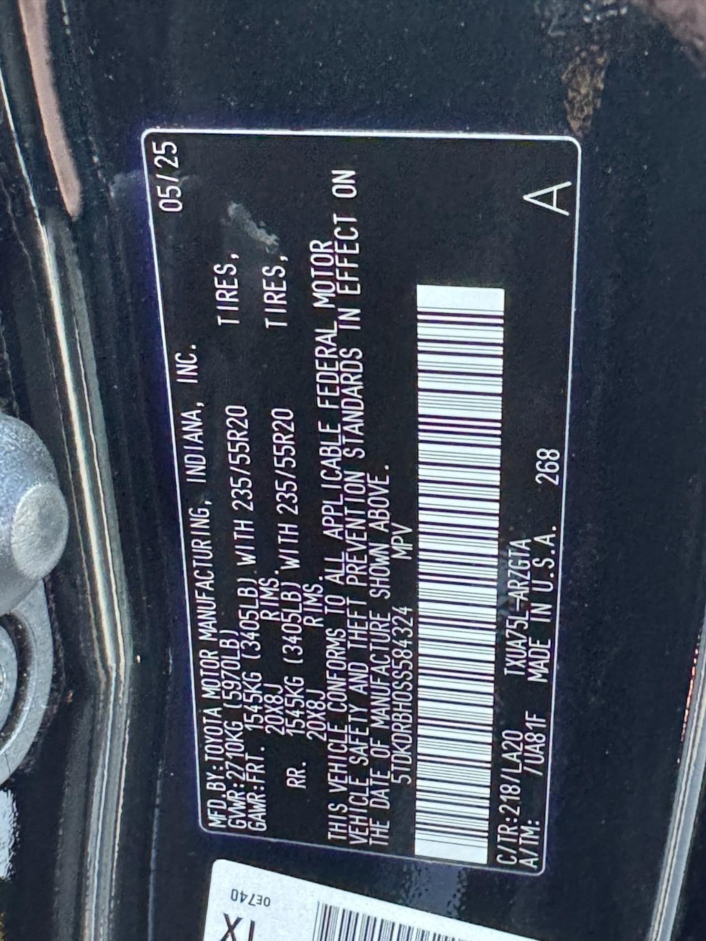 Toyota Highlander Vehicle Full-screen Gallery Image 30