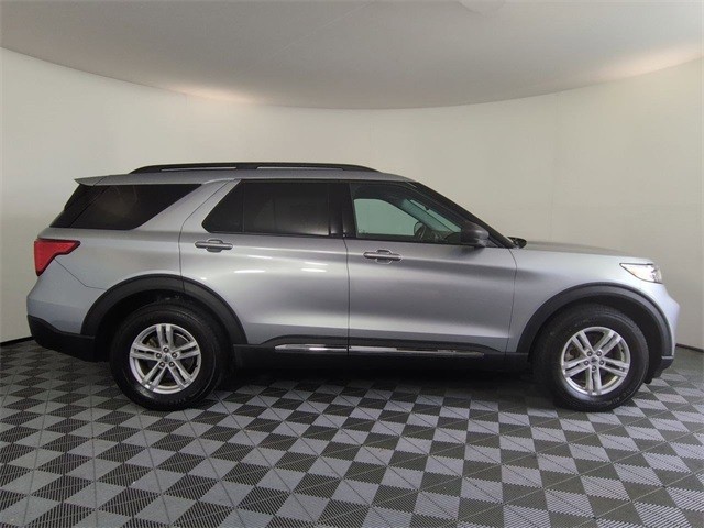 Ford Explorer Vehicle Full-screen Gallery Image 03