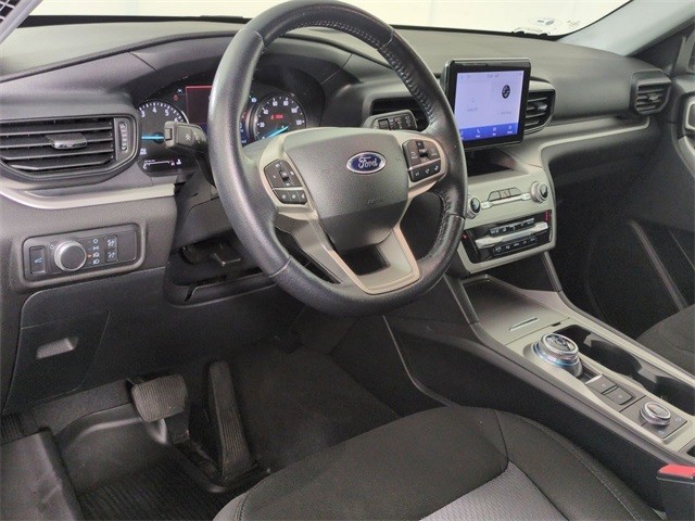 Ford Explorer Vehicle Full-screen Gallery Image 15