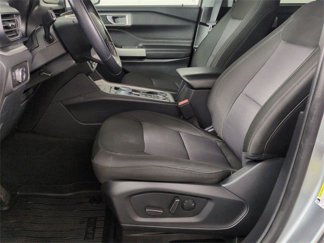 Ford Explorer Vehicle Full-screen Gallery Image 16