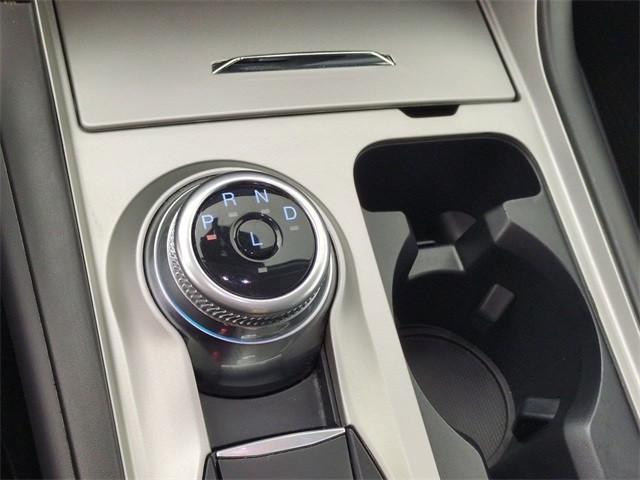 Ford Explorer Vehicle Full-screen Gallery Image 23