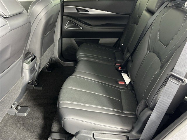 INFINITI QX60 Vehicle Full-screen Gallery Image 17