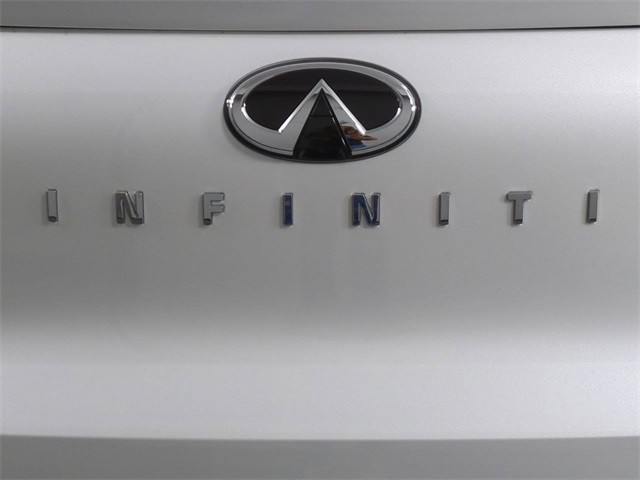 INFINITI QX55 Vehicle Full-screen Gallery Image 07