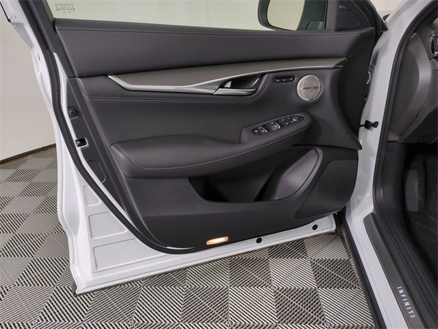 INFINITI QX55 Vehicle Full-screen Gallery Image 18