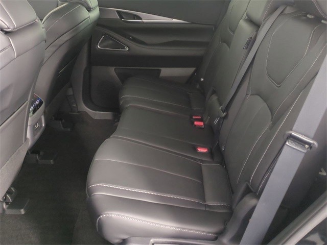 INFINITI QX60 Vehicle Full-screen Gallery Image 17