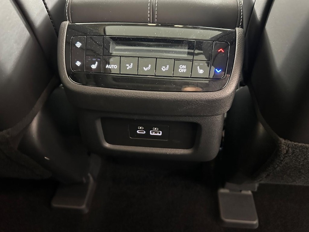 INFINITI QX60 Vehicle Full-screen Gallery Image 10