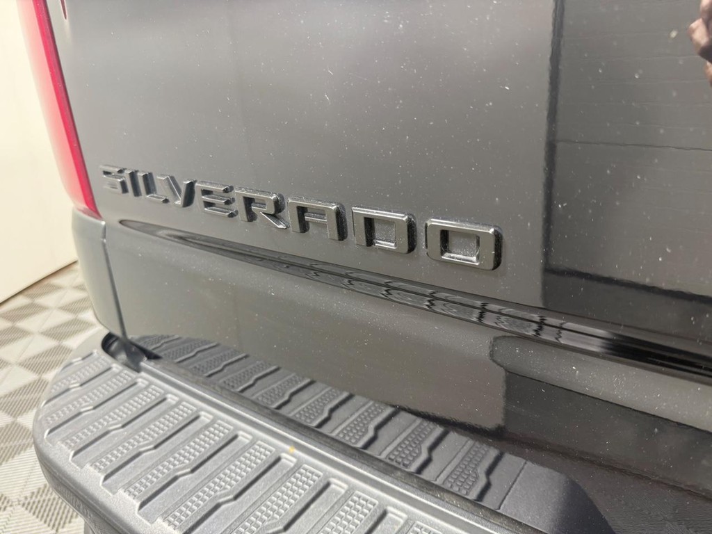 Chevrolet Silverado 1500 Vehicle Full-screen Gallery Image 05