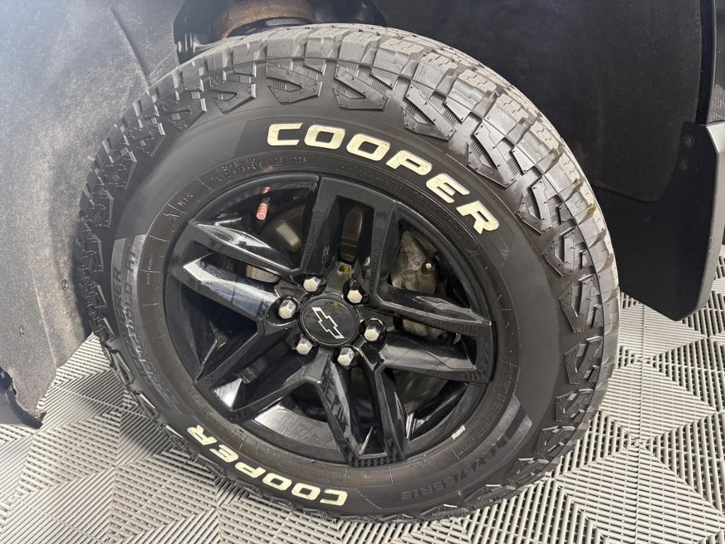 Chevrolet Silverado 1500 Vehicle Full-screen Gallery Image 10