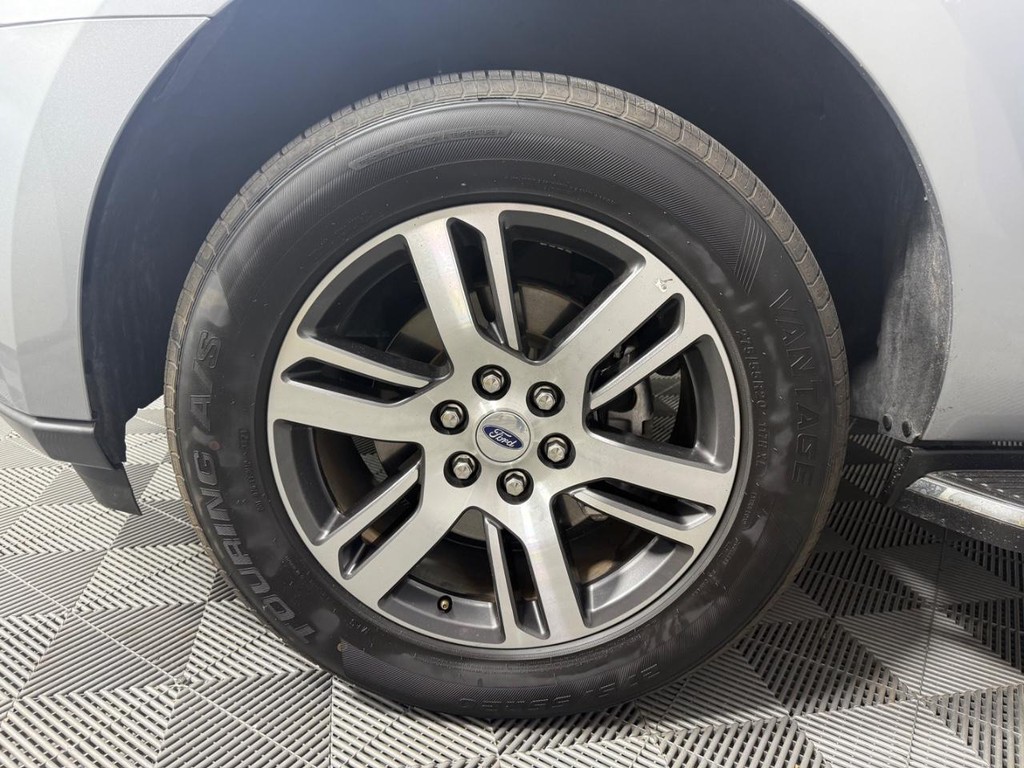 Ford Expedition Max Vehicle Full-screen Gallery Image 12