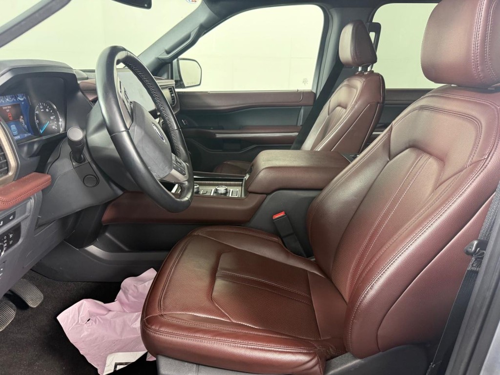 Ford Expedition Max Vehicle Full-screen Gallery Image 15