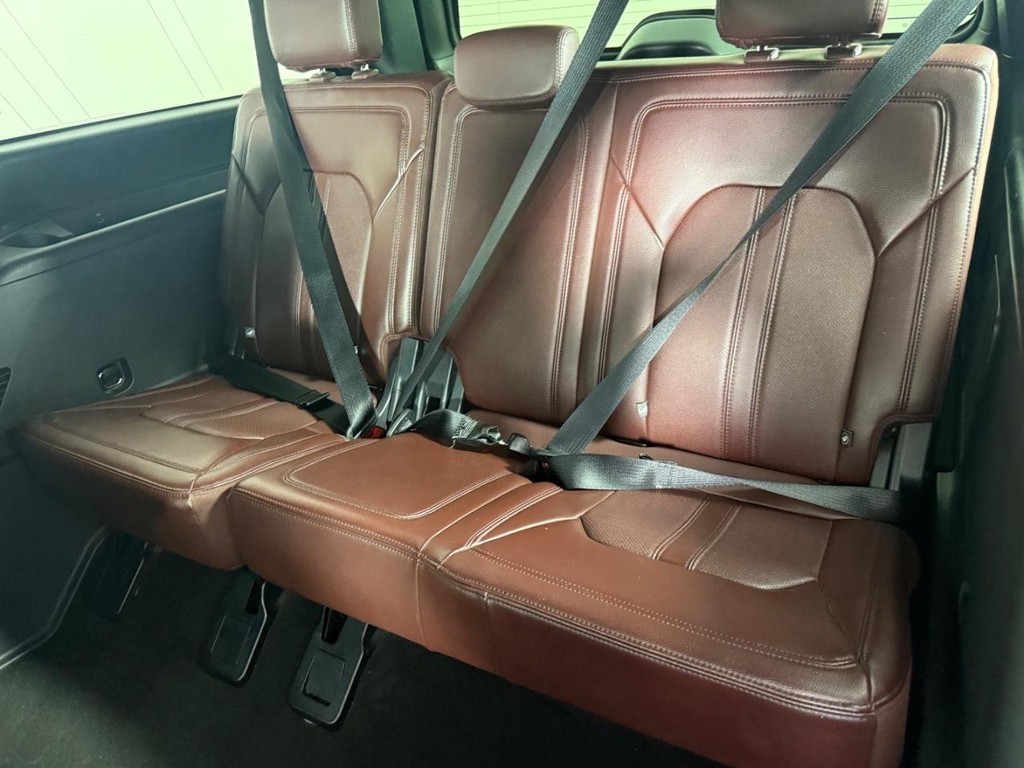 Ford Expedition Max Vehicle Full-screen Gallery Image 17