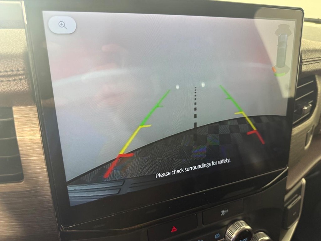 Ford Expedition Max Vehicle Full-screen Gallery Image 26