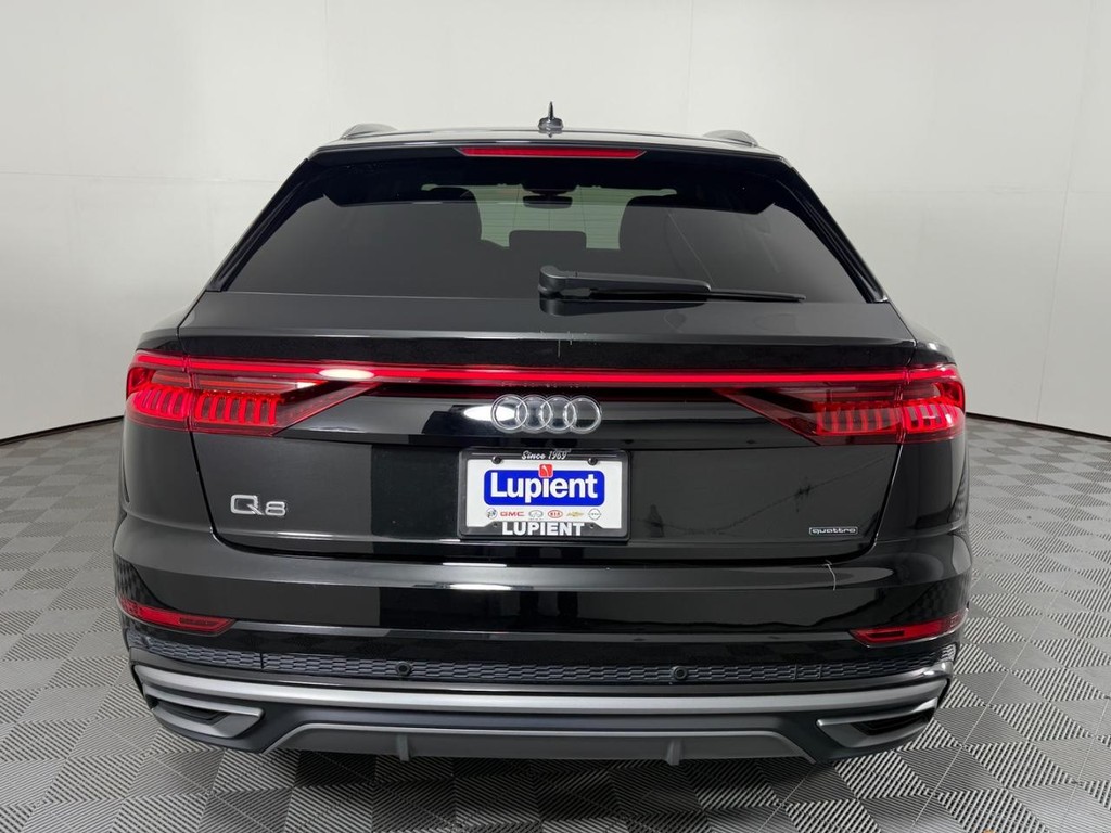 Audi Q8 Vehicle Full-screen Gallery Image 04