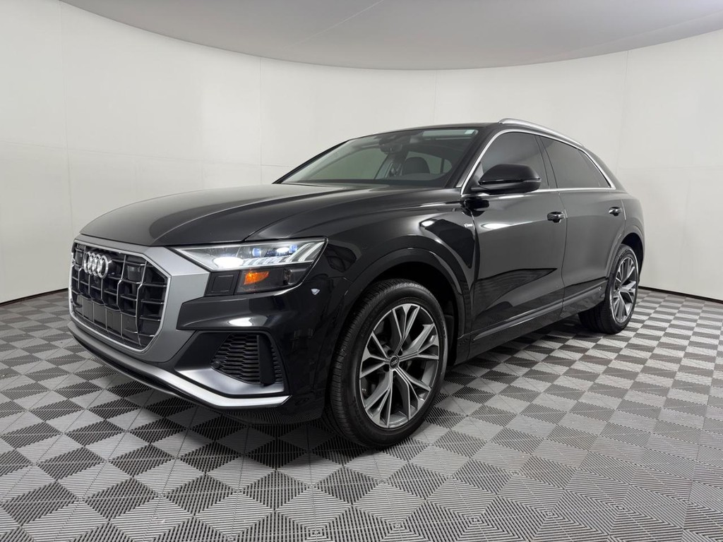 Audi Q8 Vehicle Full-screen Gallery Image 06
