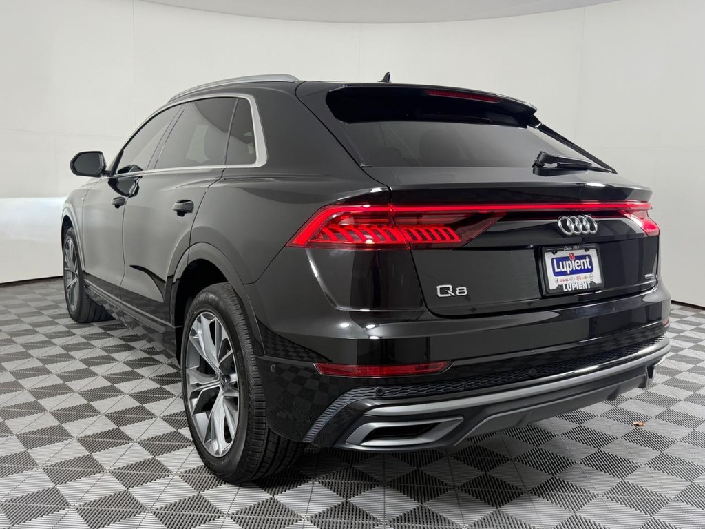 Audi Q8 Vehicle Full-screen Gallery Image 07