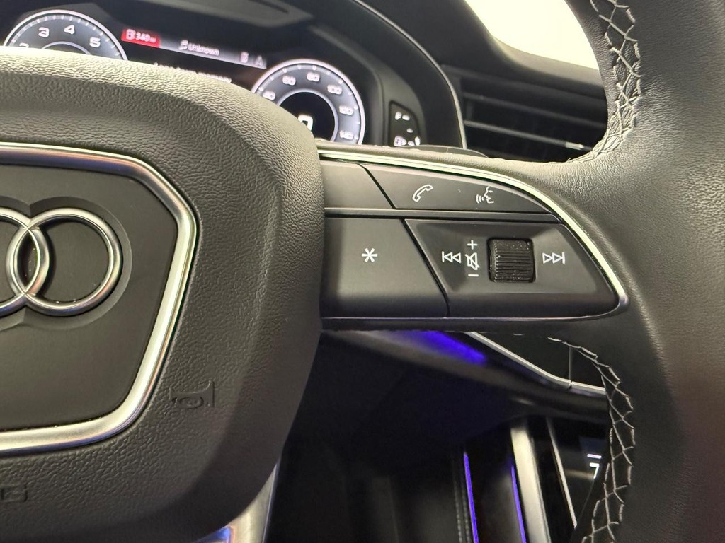 Audi Q8 Vehicle Full-screen Gallery Image 22