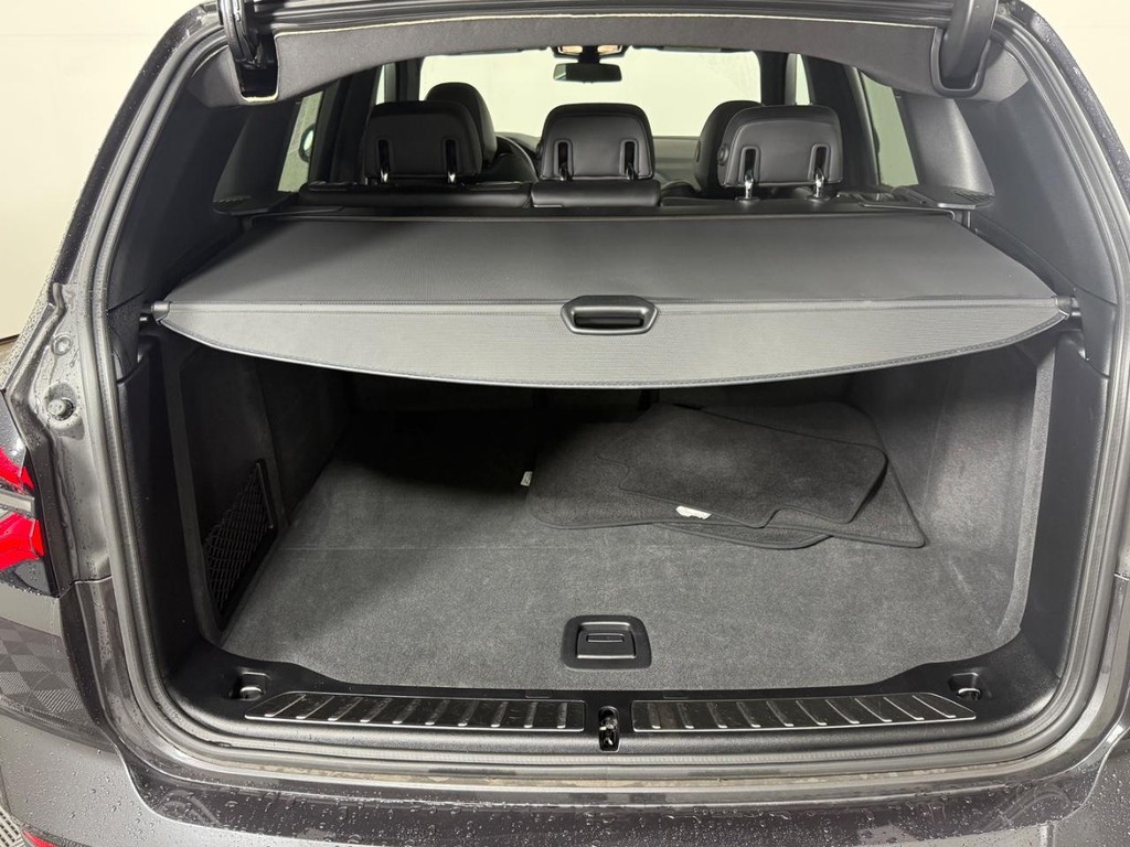 BMW X3 Vehicle Full-screen Gallery Image 07