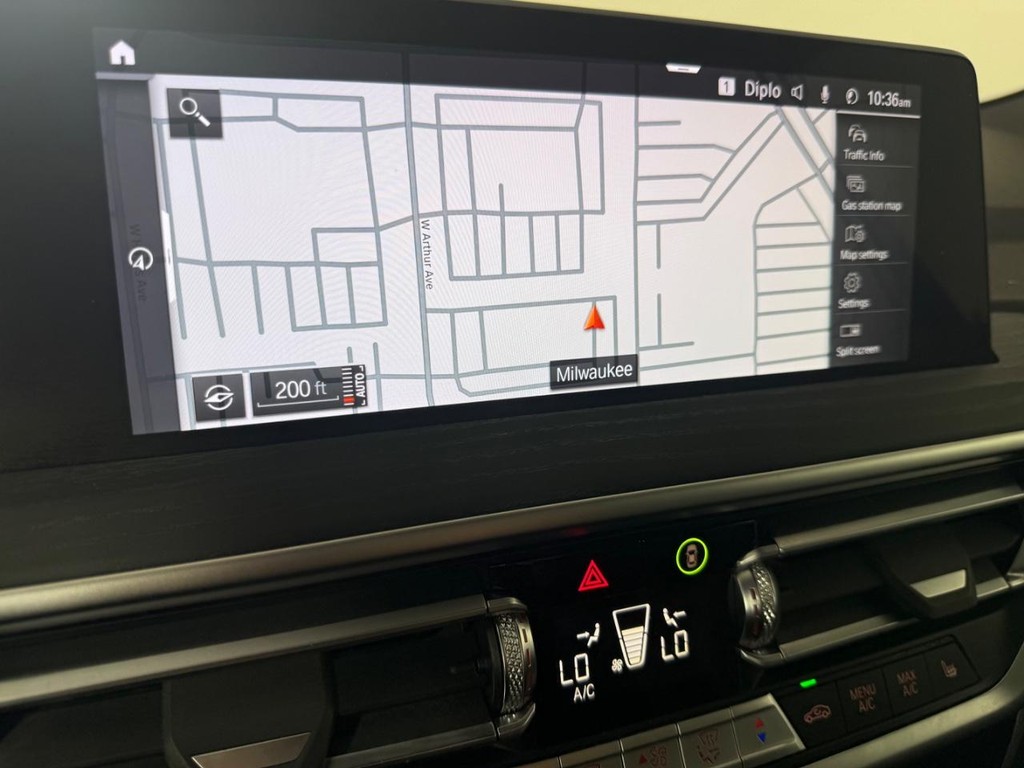 BMW X3 Vehicle Full-screen Gallery Image 19