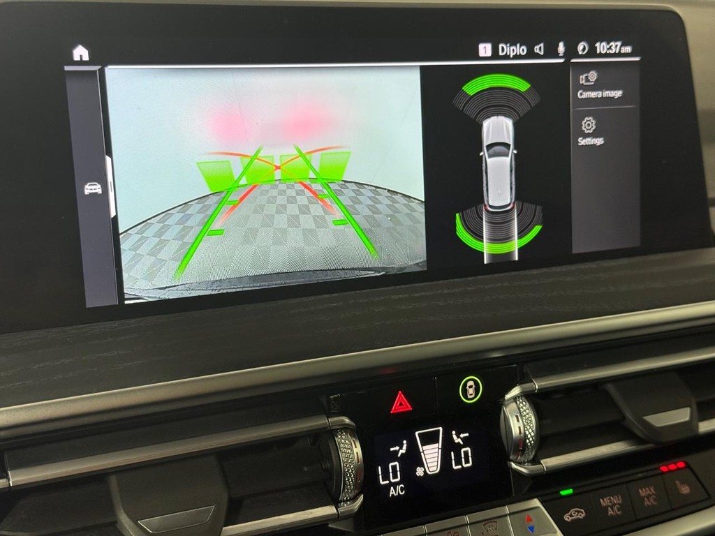 BMW X3 Vehicle Full-screen Gallery Image 24