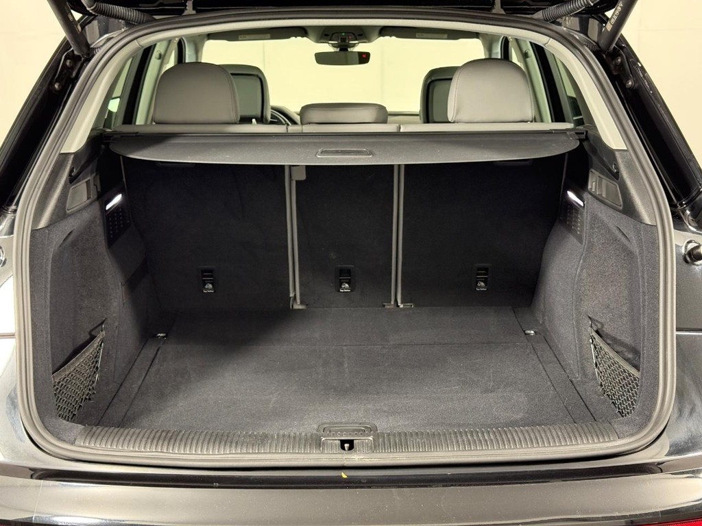 Audi Q5 Vehicle Full-screen Gallery Image 05