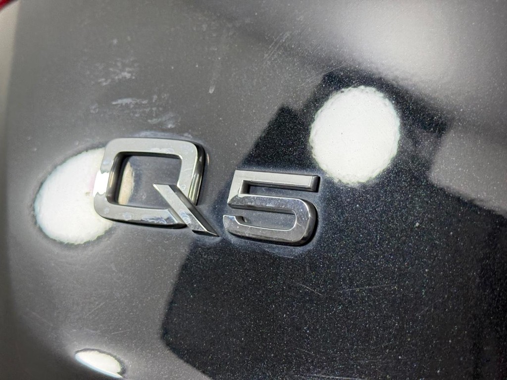 Audi Q5 Vehicle Full-screen Gallery Image 06