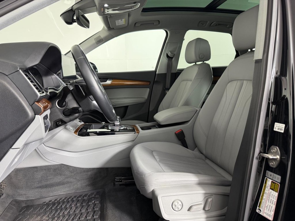 Audi Q5 Vehicle Full-screen Gallery Image 13