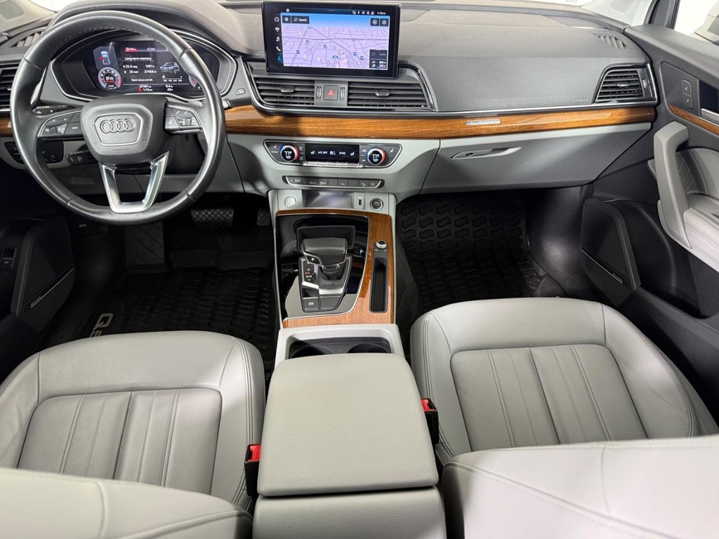 Audi Q5 Vehicle Full-screen Gallery Image 17