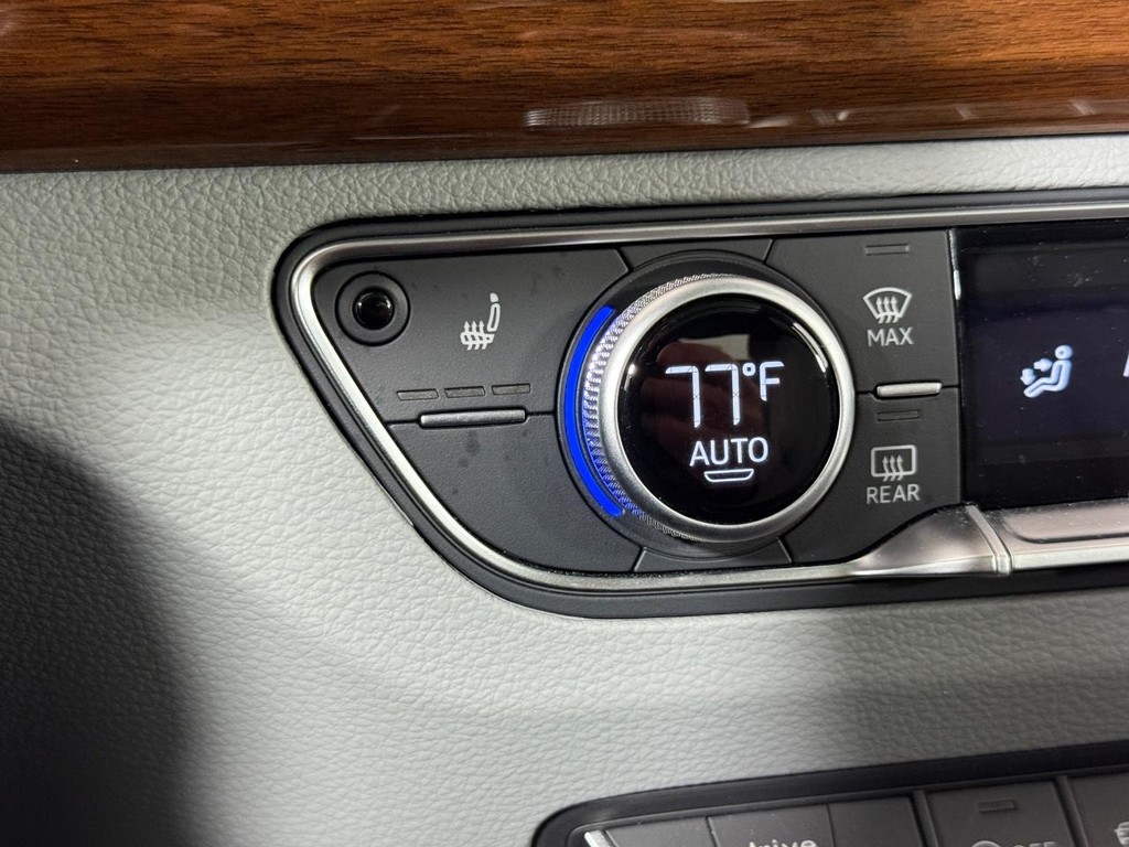 Audi Q5 Vehicle Full-screen Gallery Image 23