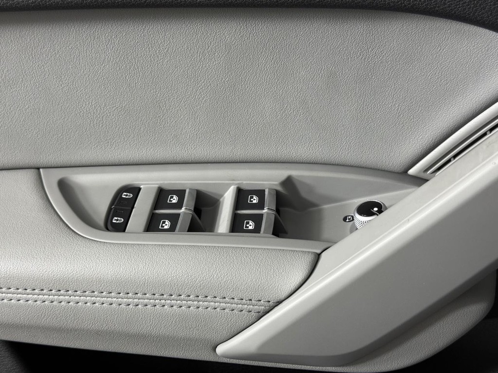 Audi Q5 Vehicle Full-screen Gallery Image 29