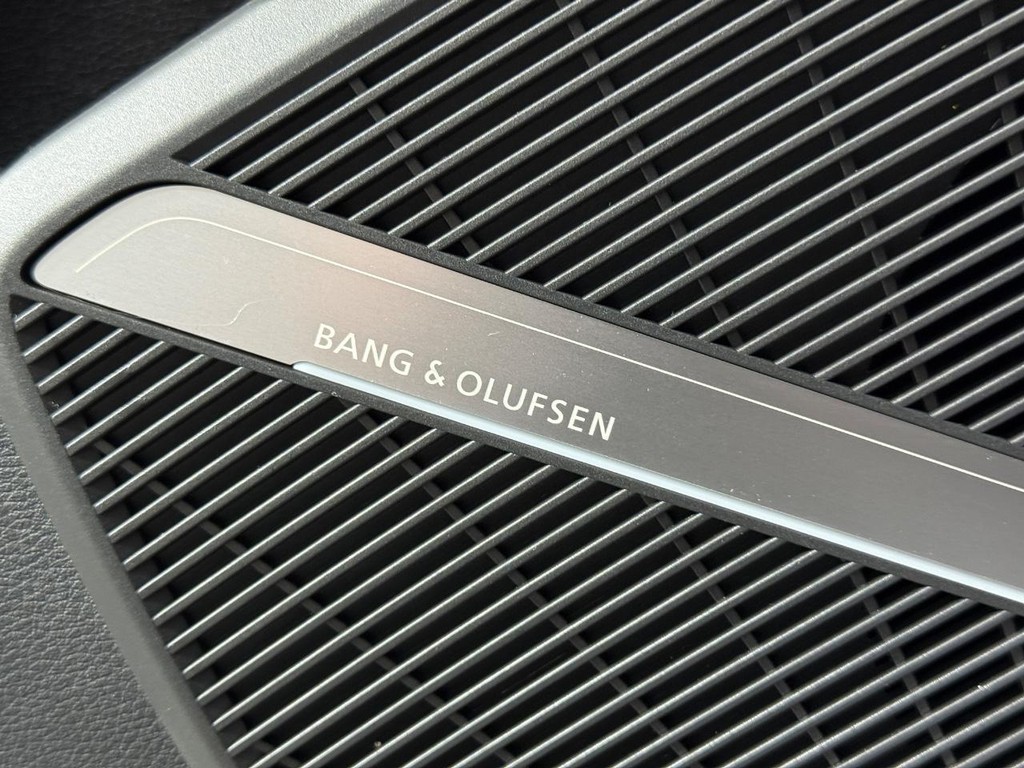 Audi Q5 Vehicle Full-screen Gallery Image 30