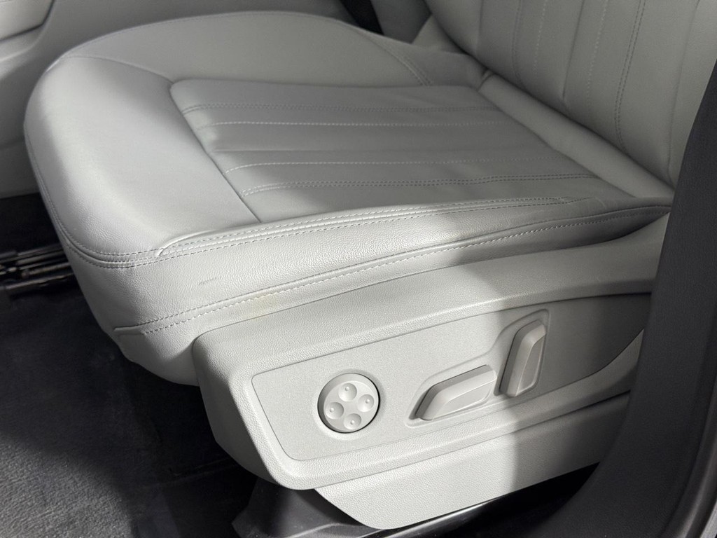 Audi Q5 Vehicle Full-screen Gallery Image 31