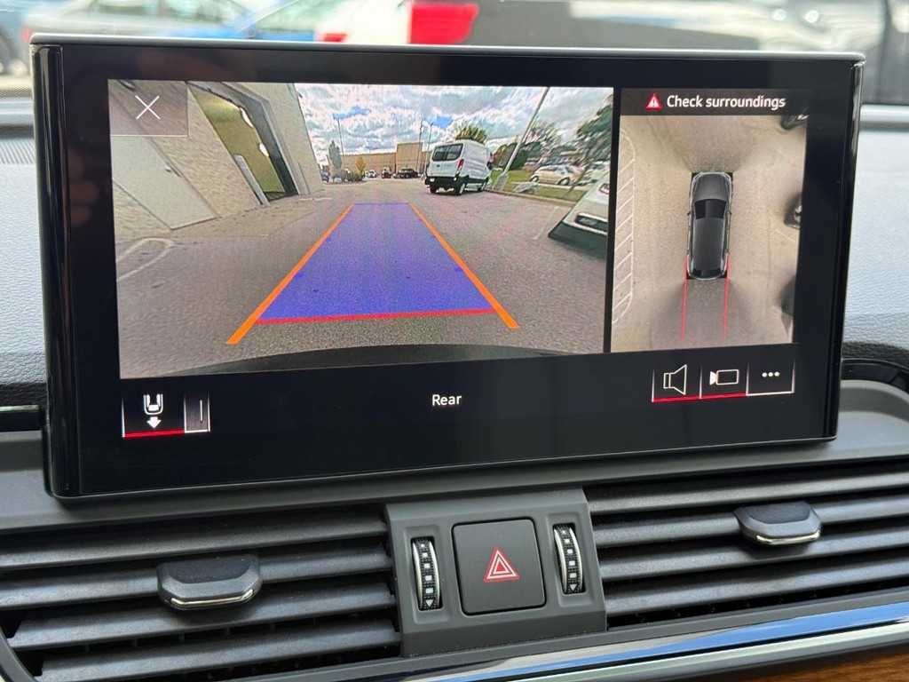 Audi Q5 Vehicle Full-screen Gallery Image 32