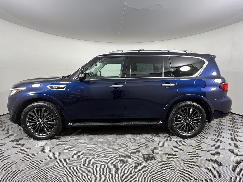 INFINITI QX80 Vehicle Full-screen Gallery Image 07
