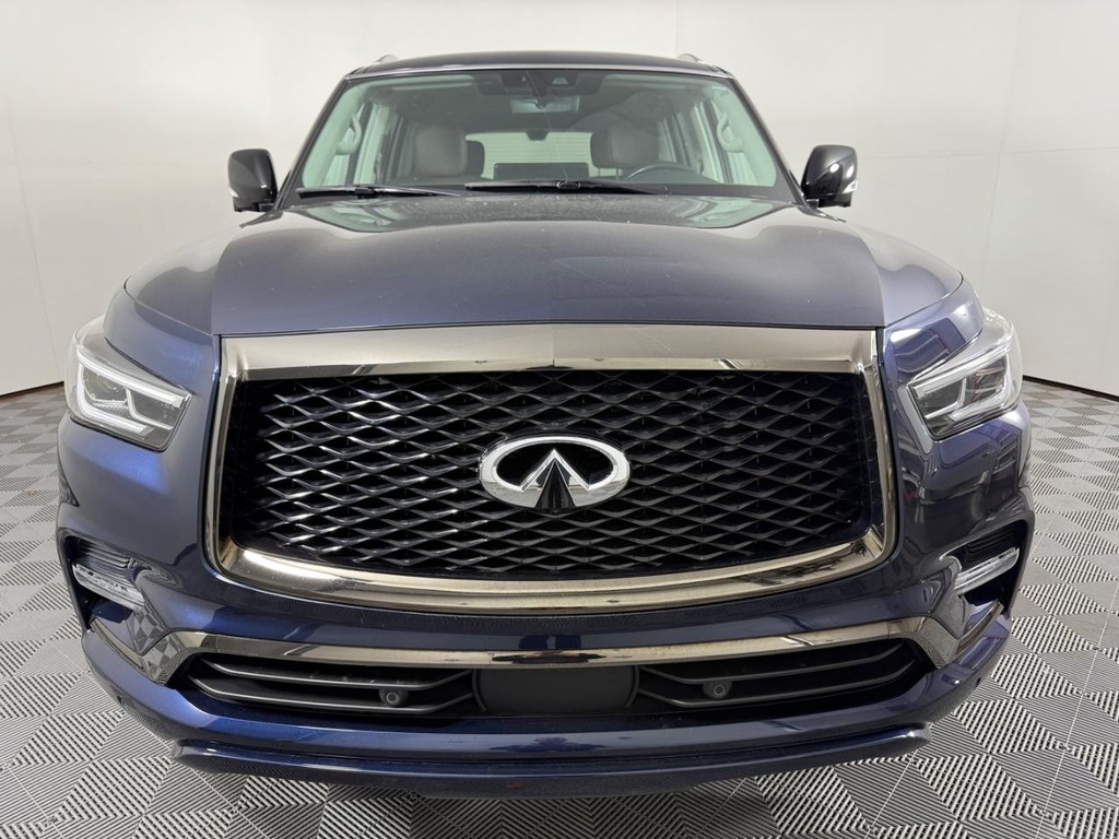 INFINITI QX80 Vehicle Full-screen Gallery Image 09