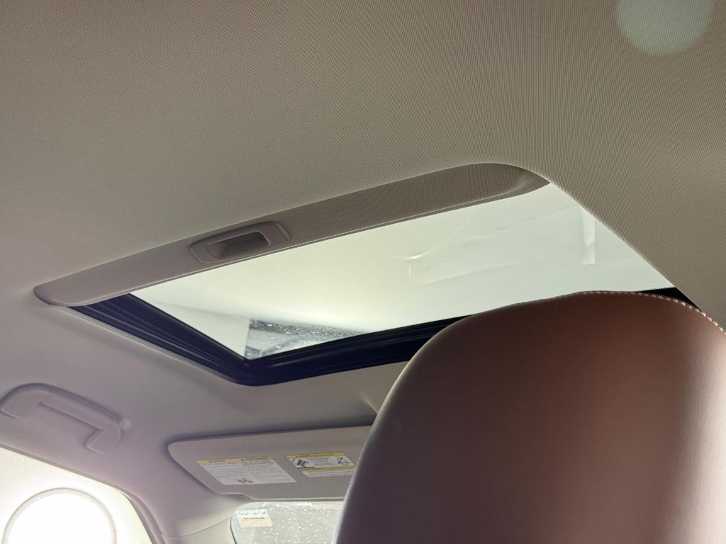 INFINITI QX80 Vehicle Full-screen Gallery Image 13