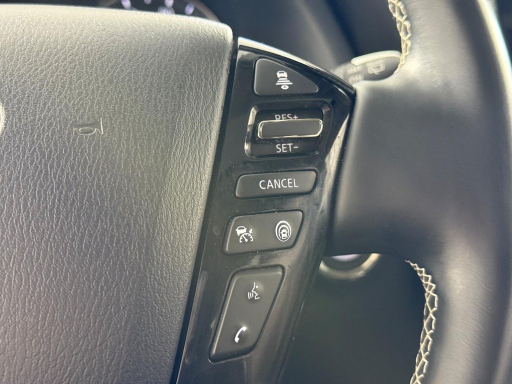 INFINITI QX80 Vehicle Full-screen Gallery Image 18