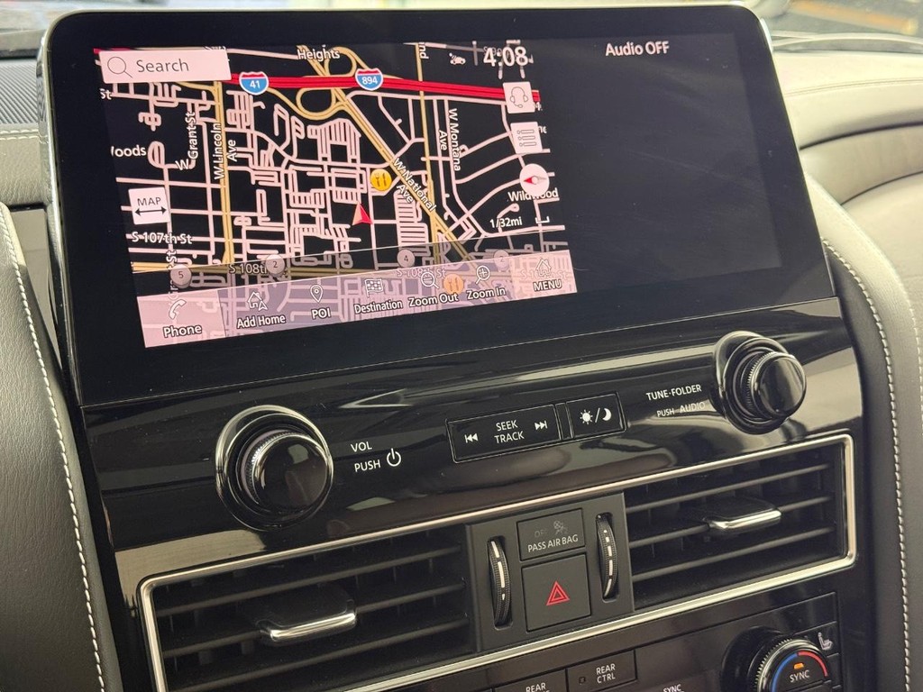 INFINITI QX80 Vehicle Full-screen Gallery Image 19