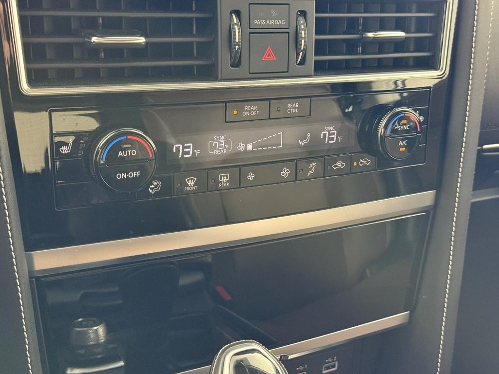 INFINITI QX80 Vehicle Full-screen Gallery Image 20